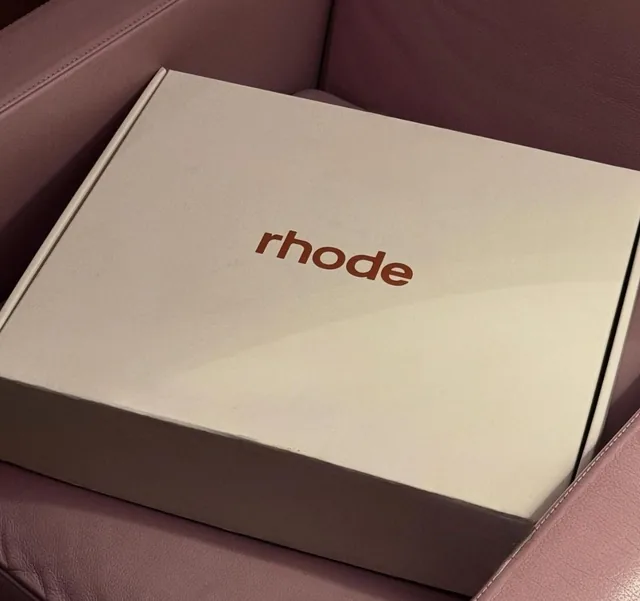 Off-white corrugated mailer with a single-colour rhode logo